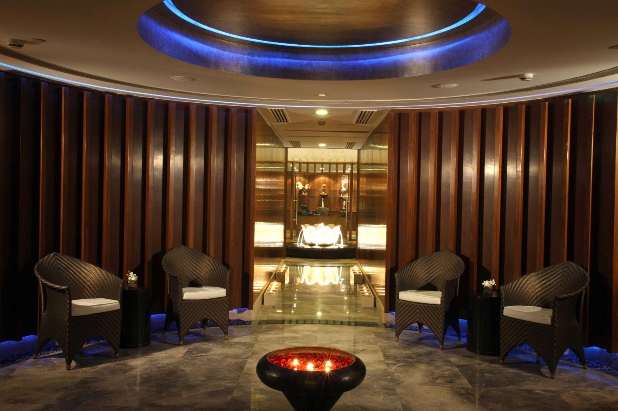 Radisson Blu Plaza Delhi Airport Hotel New Delhi Buitenkant foto